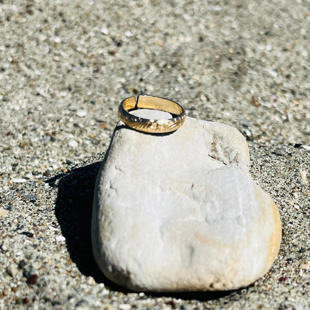 FLORAL BAND RING