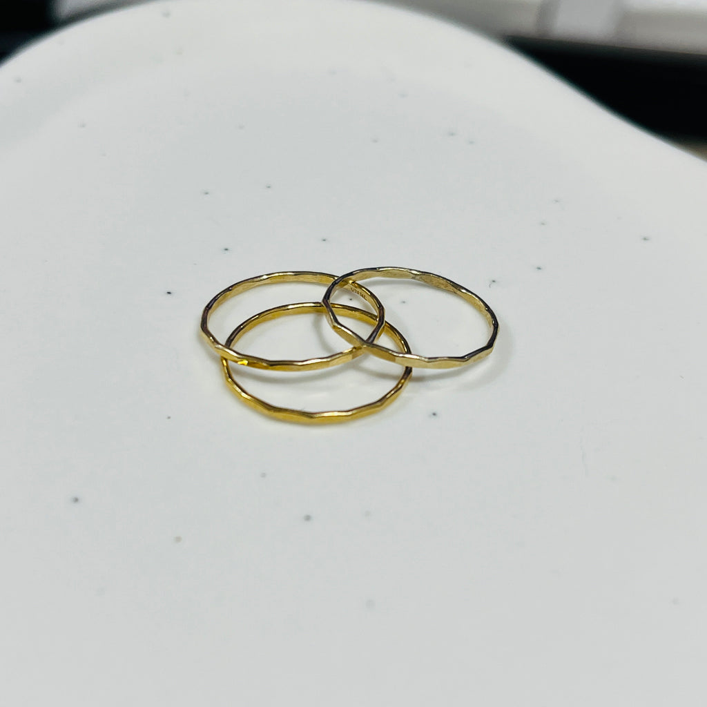 HAMMERED STACKING RING