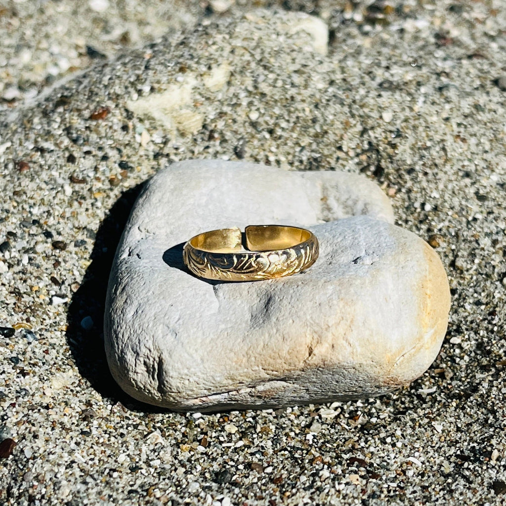 FLORAL BAND RING