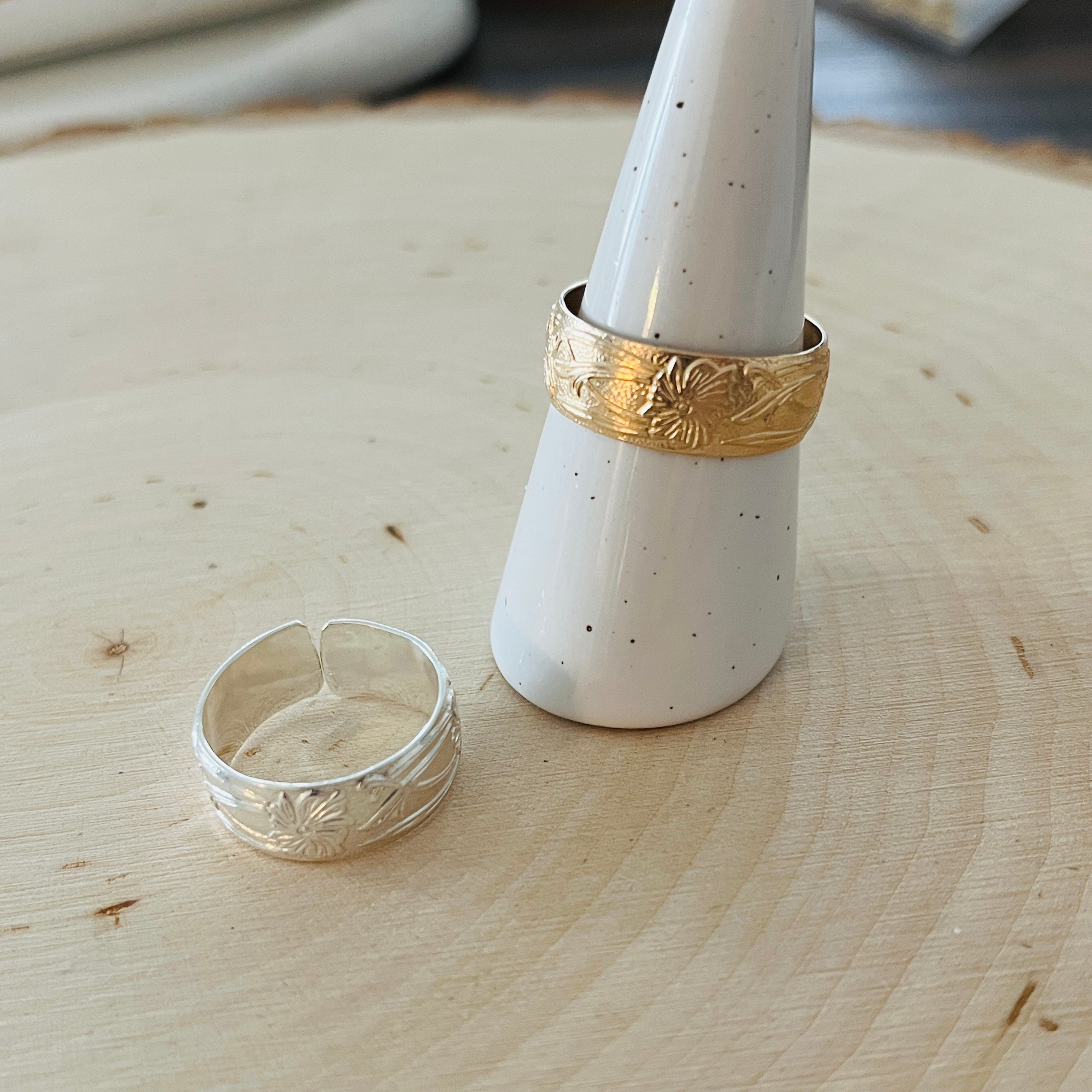 HIBISCUS BAND RING